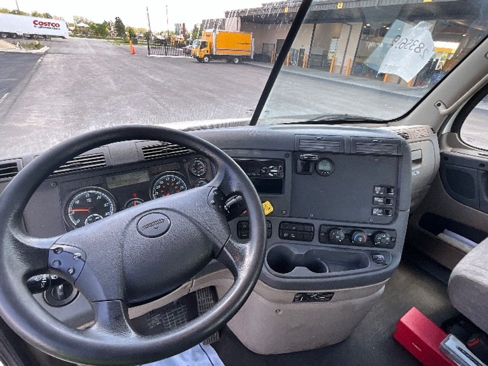 Day Cab Tractor-Heavy Duty Tractors-Freightliner-2020-Cascadia 12564ST-East Chicago-IN-356,400\n\t\tmiles-$ 62,500 - Image 11