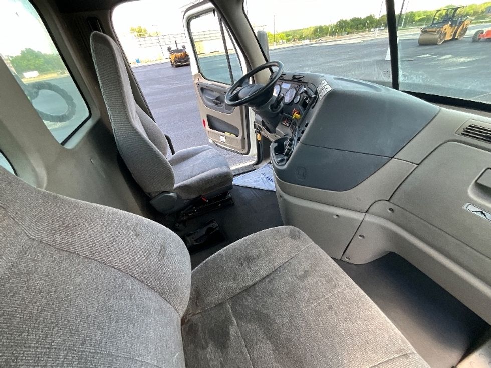 Day Cab Tractor-Heavy Duty Tractors-Freightliner-2020-Cascadia 12564ST-East Chicago-IN-356,400\n\t\tmiles-$ 62,500 - Image 14