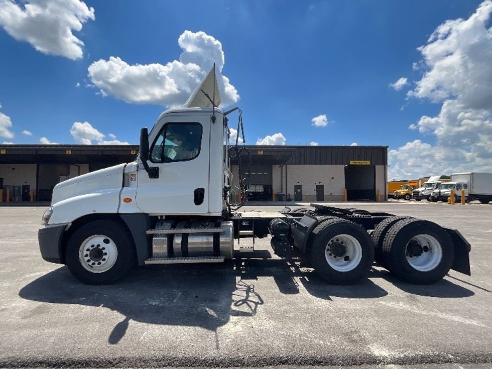 Day Cab Tractor-Heavy Duty Tractors-Freightliner-2020-Cascadia 12564ST-East Chicago-IN-356,400\n\t\tmiles-$ 62,500 - Image 4