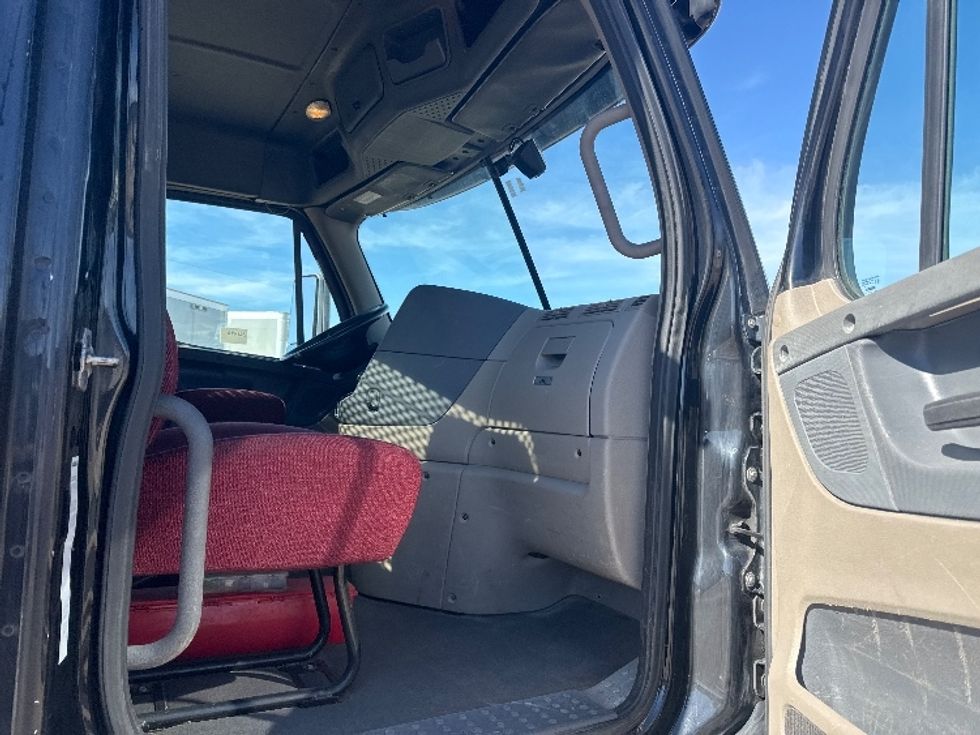 Day Cab Tractor-Heavy Duty Tractors-Freightliner-2020-Cascadia 12564ST-East Liberty-OH-404,352\n\t\tmiles-$ 53,250 - Image 12