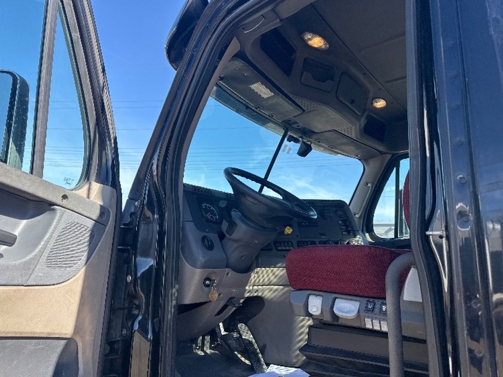 Day Cab Tractor-Heavy Duty Tractors-Freightliner-2020-Cascadia 12564ST-East Liberty-OH-404,352\n\t\tmiles-$ 53,250 - Image 9