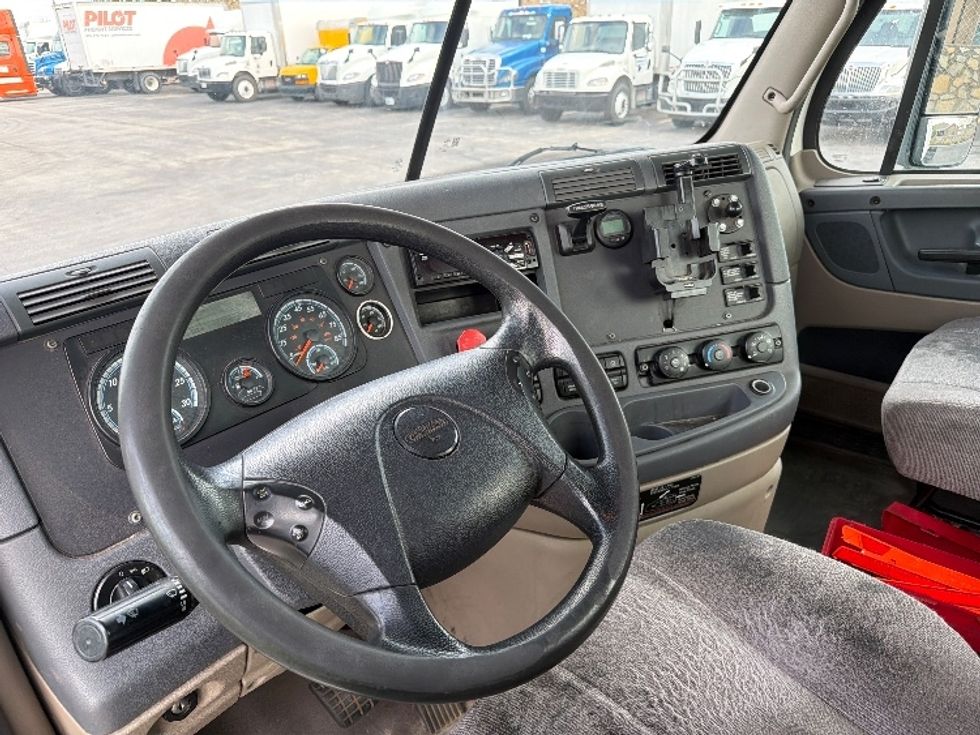 Day Cab Tractor-Heavy Duty Tractors-Freightliner-2020-Cascadia 12564ST-El Paso-TX-393,122\n\t\tmiles-$ 45,250 - Image 10