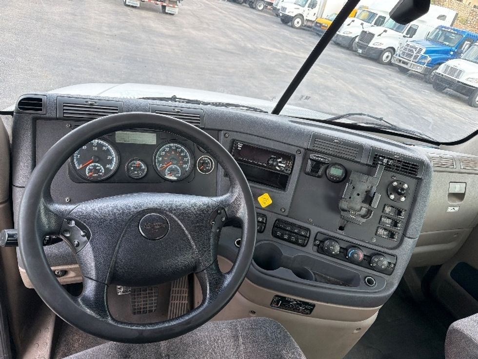 Day Cab Tractor-Heavy Duty Tractors-Freightliner-2020-Cascadia 12564ST-El Paso-TX-393,122\n\t\tmiles-$ 45,250 - Image 11