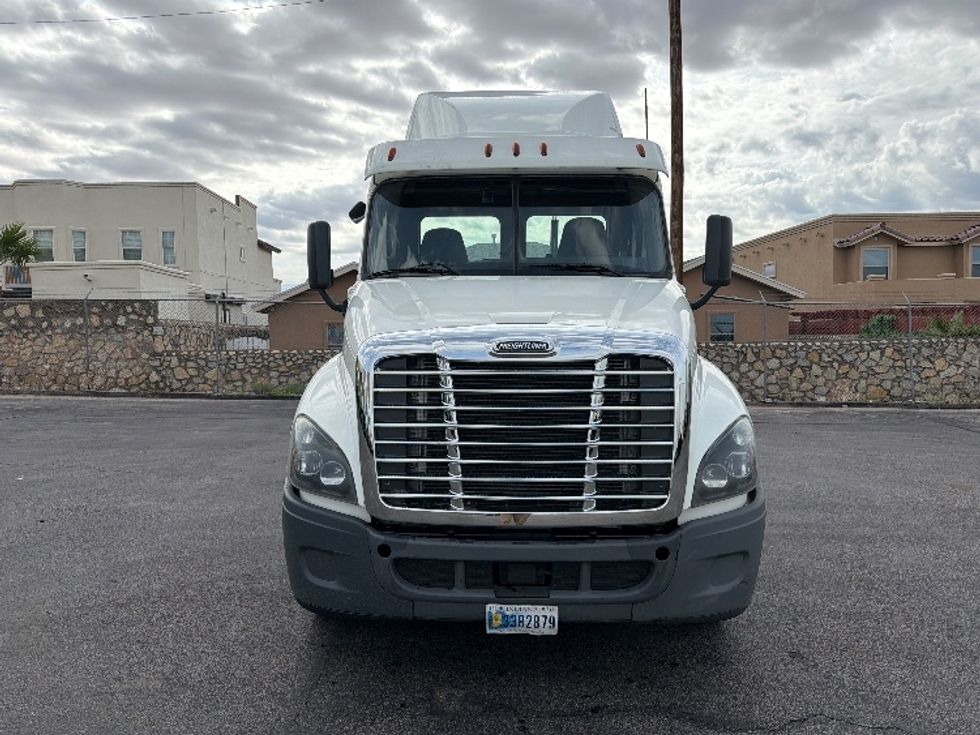 Day Cab Tractor-Heavy Duty Tractors-Freightliner-2020-Cascadia 12564ST-El Paso-TX-393,122\n\t\tmiles-$ 45,250 - Image 2