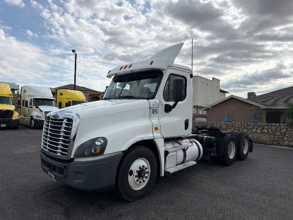 Day Cab Tractor-Heavy Duty Tractors-Freightliner-2020-Cascadia 12564ST-El Paso-TX-393,122\n\t\tmiles-$ 45,250 - Image 3