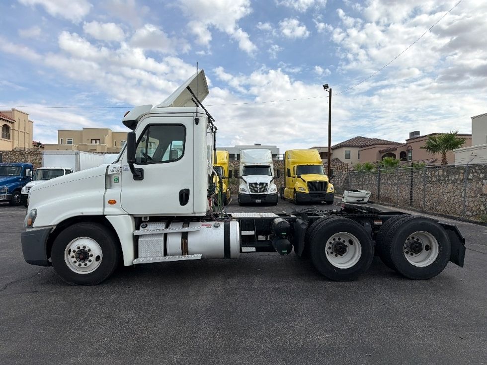 Day Cab Tractor-Heavy Duty Tractors-Freightliner-2020-Cascadia 12564ST-El Paso-TX-393,122\n\t\tmiles-$ 45,250 - Image 4