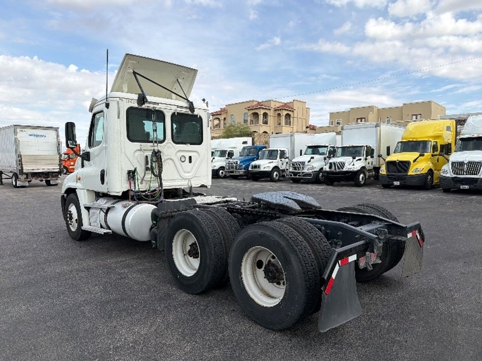 Day Cab Tractor-Heavy Duty Tractors-Freightliner-2020-Cascadia 12564ST-El Paso-TX-393,122\n\t\tmiles-$ 45,250 - Image 5
