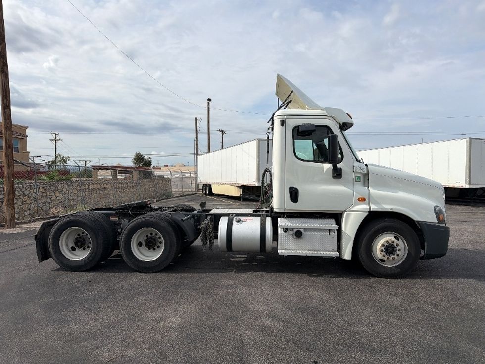 Day Cab Tractor-Heavy Duty Tractors-Freightliner-2020-Cascadia 12564ST-El Paso-TX-393,122\n\t\tmiles-$ 45,250 - Image 8