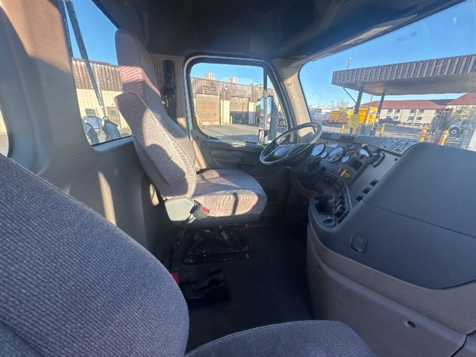 Day Cab Tractor-Heavy Duty Tractors-Freightliner-2020-Cascadia 12564ST-El Paso-TX-64,141\n\t\tmiles-$ 68,500 - Image 14