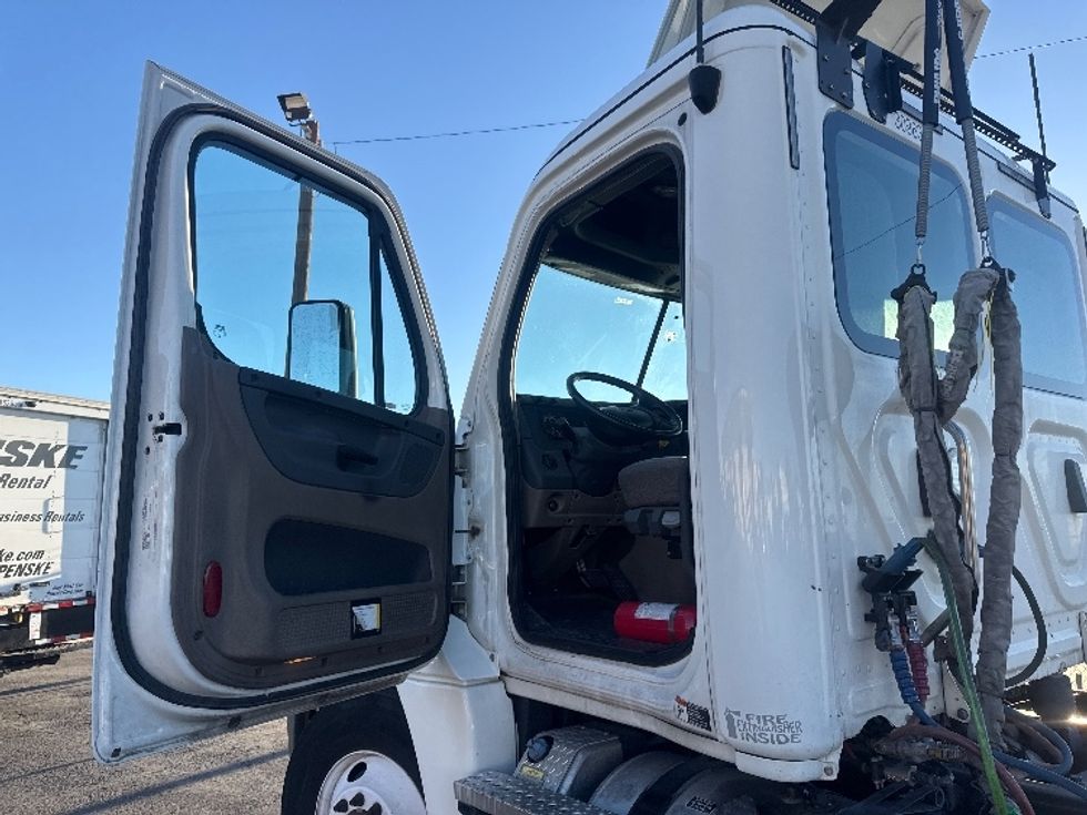 Day Cab Tractor-Heavy Duty Tractors-Freightliner-2020-Cascadia 12564ST-El Paso-TX-64,141\n\t\tmiles-$ 68,500 - Image 9