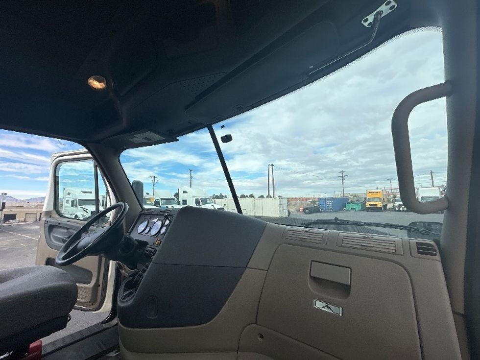 Day Cab Tractor-Heavy Duty Tractors-Freightliner-2020-Cascadia 12564ST-El Paso-TX-76,633\n\t\tmiles-$ 67,750 - Image 14