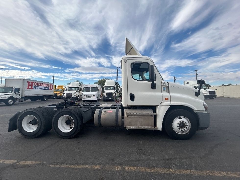 Day Cab Tractor-Heavy Duty Tractors-Freightliner-2020-Cascadia 12564ST-El Paso-TX-76,633\n\t\tmiles-$ 67,750 - Image 8