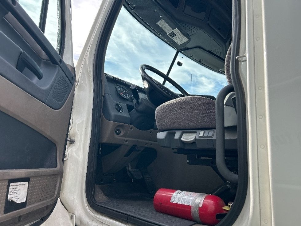 Day Cab Tractor-Heavy Duty Tractors-Freightliner-2020-Cascadia 12564ST-El Paso-TX-76,633\n\t\tmiles-$ 67,750 - Image 9