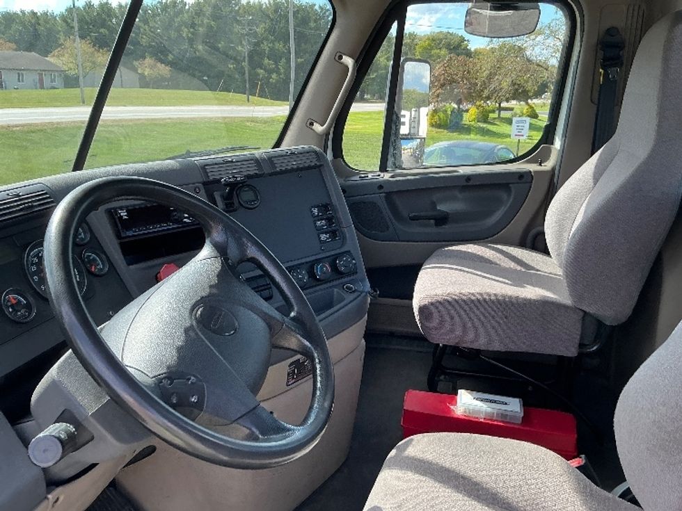 Day Cab Tractor-Heavy Duty Tractors-Freightliner-2020-Cascadia 12564ST-Elkhart-IN-95,798\n\t\tmiles-$ 61,500 - Image 10