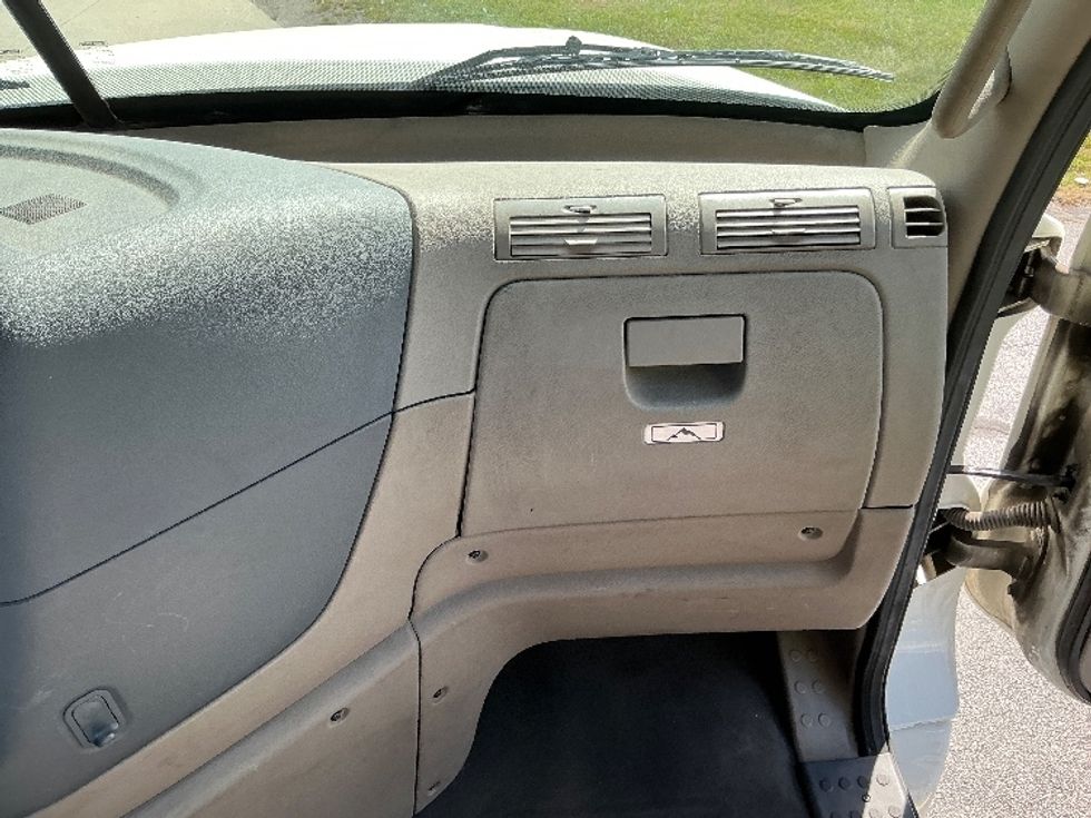 Day Cab Tractor-Heavy Duty Tractors-Freightliner-2020-Cascadia 12564ST-Elkhart-IN-95,798\n\t\tmiles-$ 61,500 - Image 13