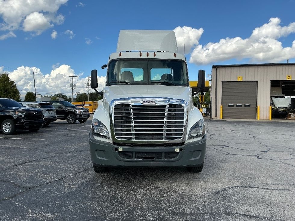 Day Cab Tractor-Heavy Duty Tractors-Freightliner-2020-Cascadia 12564ST-Elkhart-IN-95,798\n\t\tmiles-$ 61,500 - Image 2