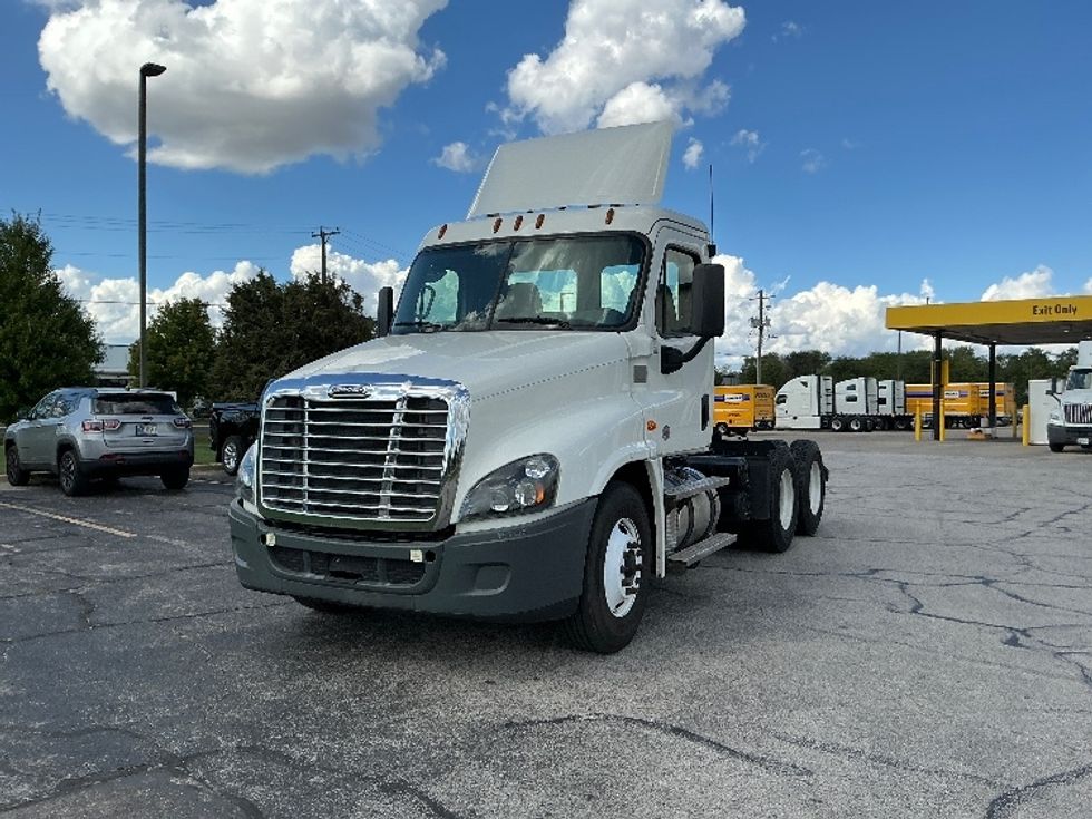 Day Cab Tractor-Heavy Duty Tractors-Freightliner-2020-Cascadia 12564ST-Elkhart-IN-95,798\n\t\tmiles-$ 61,500 - Image 3