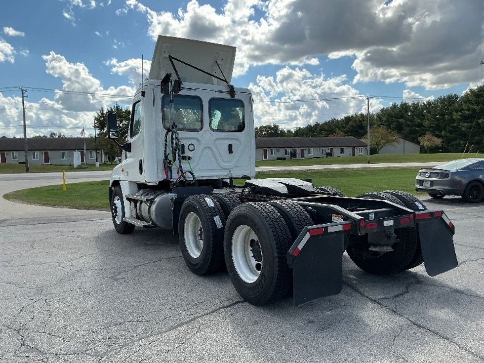Day Cab Tractor-Heavy Duty Tractors-Freightliner-2020-Cascadia 12564ST-Elkhart-IN-95,798\n\t\tmiles-$ 61,500 - Image 5