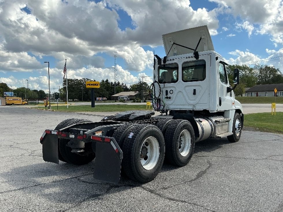 Day Cab Tractor-Heavy Duty Tractors-Freightliner-2020-Cascadia 12564ST-Elkhart-IN-95,798\n\t\tmiles-$ 61,500 - Image 7
