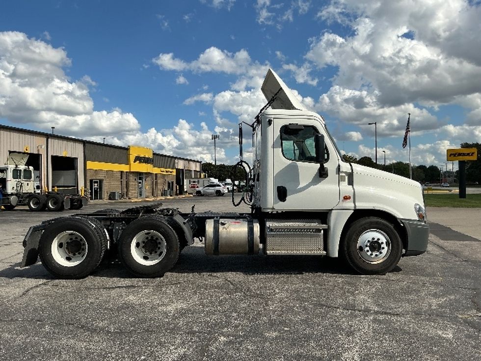 Day Cab Tractor-Heavy Duty Tractors-Freightliner-2020-Cascadia 12564ST-Elkhart-IN-95,798\n\t\tmiles-$ 61,500 - Image 8