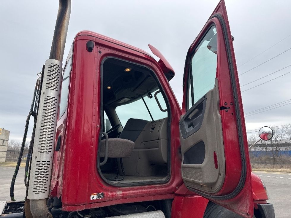 Day Cab Tractor-Heavy Duty Tractors-Freightliner-2020-Cascadia 12564ST-Elmira-NY-425,389\n\t\tmiles-$ 49,750 - Image 12