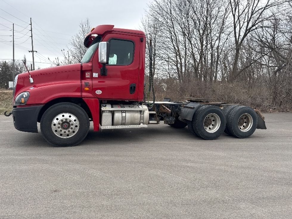 Day Cab Tractor-Heavy Duty Tractors-Freightliner-2020-Cascadia 12564ST-Elmira-NY-425,389\n\t\tmiles-$ 49,750 - Image 4