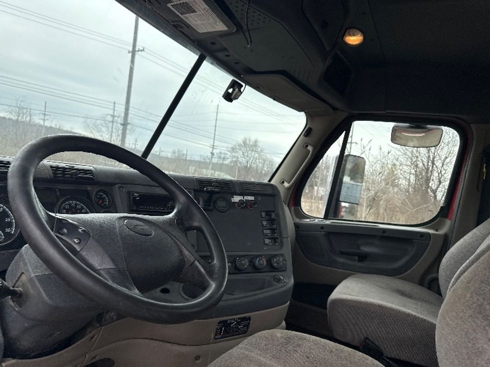 Day Cab Tractor-Heavy Duty Tractors-Freightliner-2020-Cascadia 12564ST-Elmira-NY-425,389\n\t\tmiles-$ 49,750 - Image 9