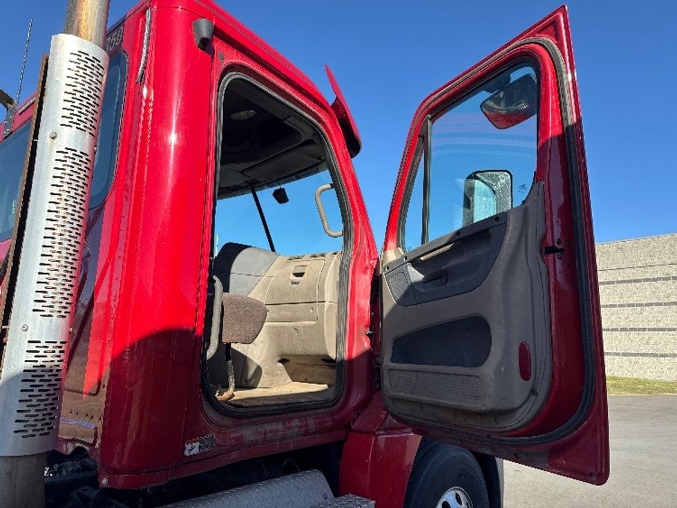 Day Cab Tractor-Heavy Duty Tractors-Freightliner-2020-Cascadia 12564ST-Elmira-NY-429,852\n\t\tmiles-$ 49,500 - Image 12