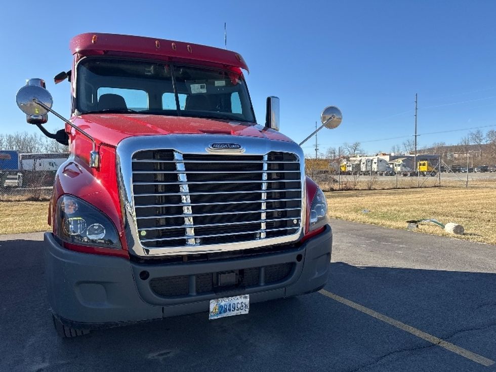 Day Cab Tractor-Heavy Duty Tractors-Freightliner-2020-Cascadia 12564ST-Elmira-NY-429,852\n\t\tmiles-$ 49,500 - Image 2