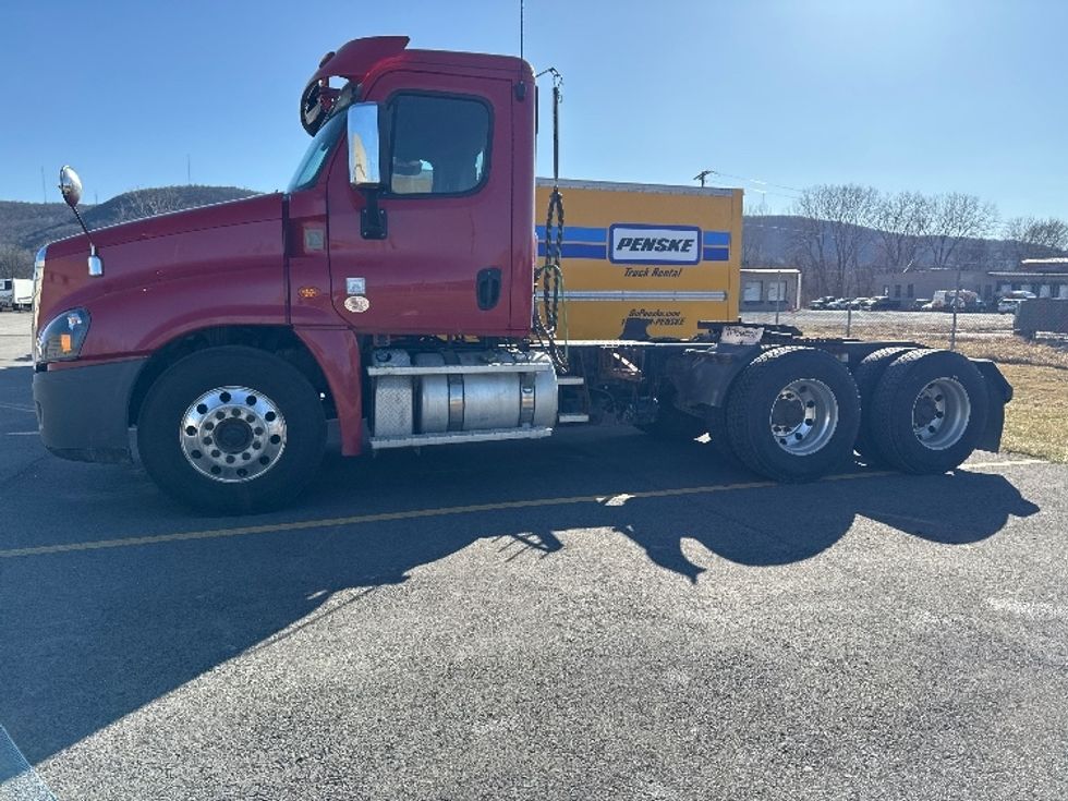 Day Cab Tractor-Heavy Duty Tractors-Freightliner-2020-Cascadia 12564ST-Elmira-NY-429,852\n\t\tmiles-$ 49,500 - Image 4