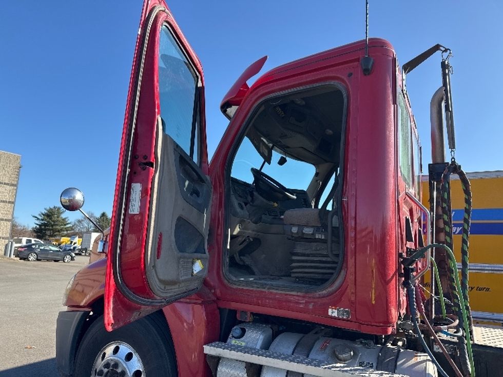 Day Cab Tractor-Heavy Duty Tractors-Freightliner-2020-Cascadia 12564ST-Elmira-NY-429,852\n\t\tmiles-$ 49,500 - Image 9
