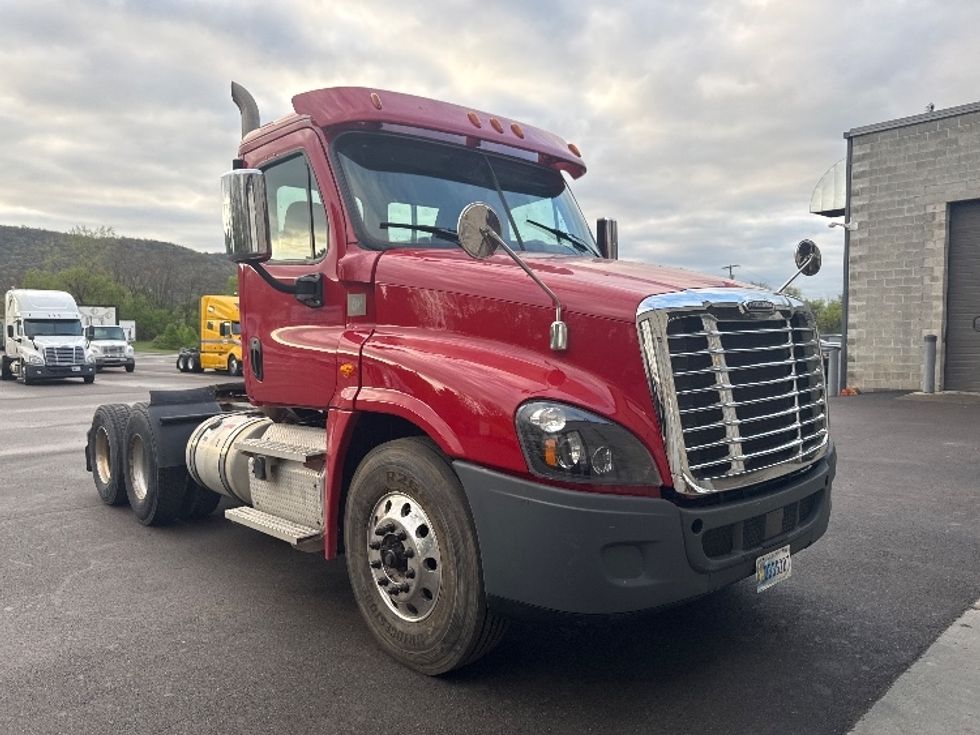Day Cab Tractor-Heavy Duty Tractors-Freightliner-2020-Cascadia 12564ST-Elmira-NY-441,543\n\t\tmiles-$ 48,500 - Image 1