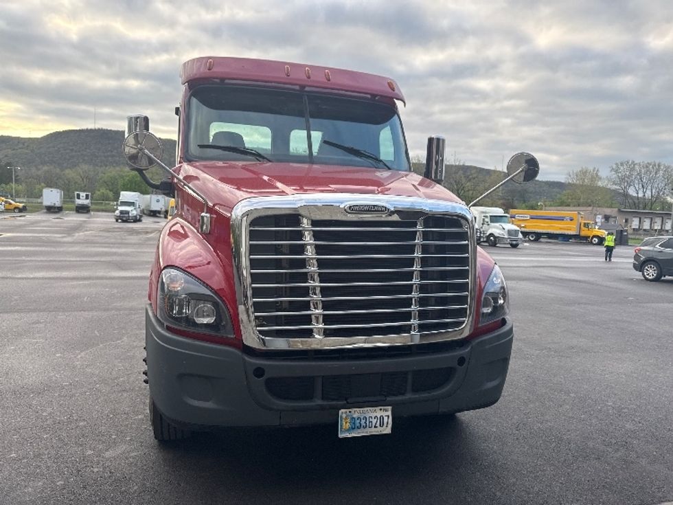 Day Cab Tractor-Heavy Duty Tractors-Freightliner-2020-Cascadia 12564ST-Elmira-NY-441,543\n\t\tmiles-$ 48,500 - Image 2