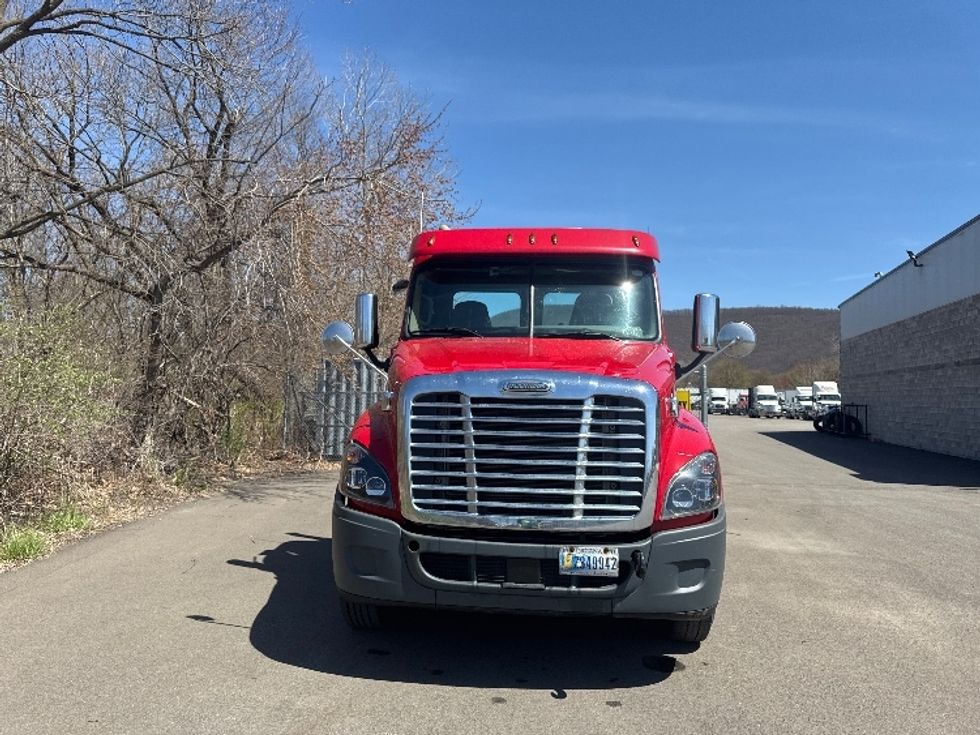 Day Cab Tractor-Heavy Duty Tractors-Freightliner-2020-Cascadia 12564ST-Elmira-NY-444,061\n\t\tmiles-$ 48,500 - Image 2