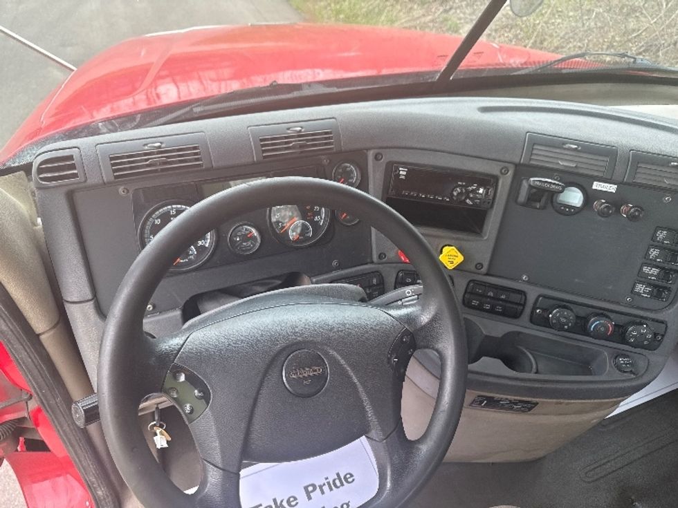 Day Cab Tractor-Heavy Duty Tractors-Freightliner-2020-Cascadia 12564ST-Elmira-NY-450,013\n\t\tmiles-$ 48,000 - Image 10