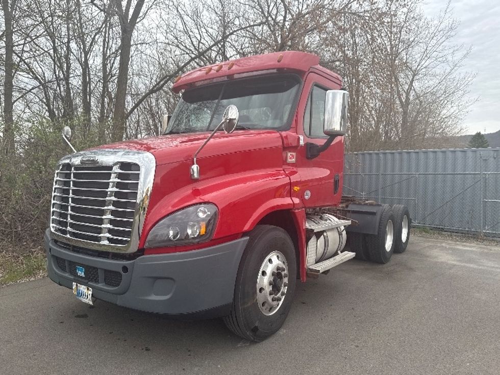 Day Cab Tractor-Heavy Duty Tractors-Freightliner-2020-Cascadia 12564ST-Elmira-NY-450,013\n\t\tmiles-$ 48,000 - Image 3