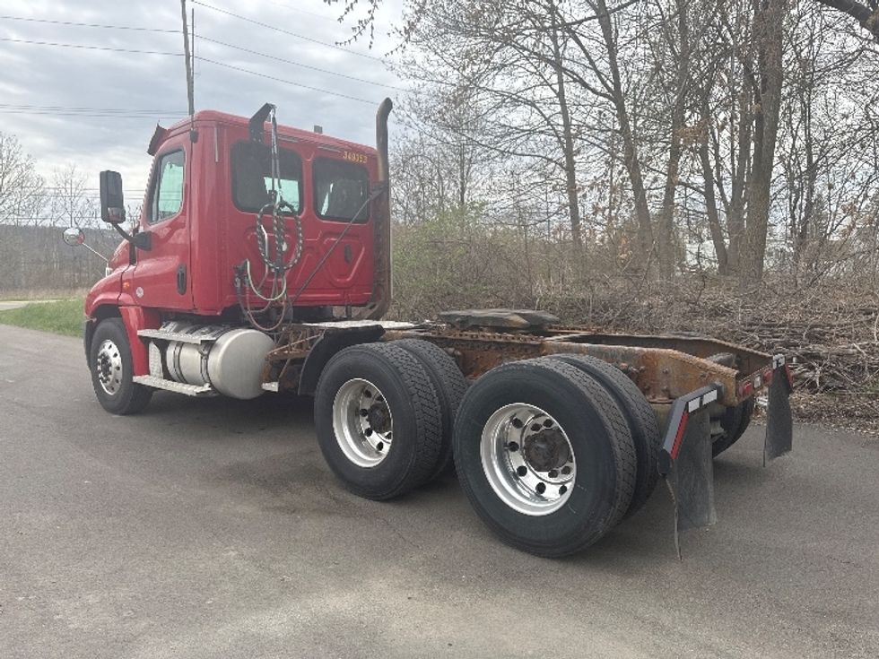Day Cab Tractor-Heavy Duty Tractors-Freightliner-2020-Cascadia 12564ST-Elmira-NY-450,013\n\t\tmiles-$ 48,000 - Image 5