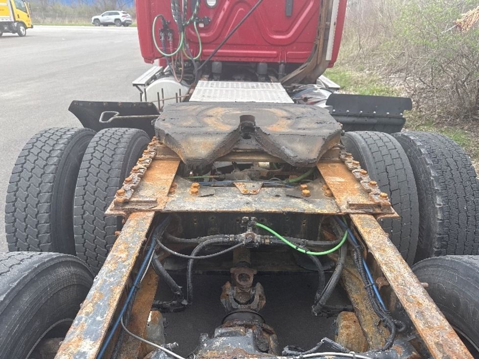 Day Cab Tractor-Heavy Duty Tractors-Freightliner-2020-Cascadia 12564ST-Elmira-NY-450,013\n\t\tmiles-$ 48,000 - Image 6