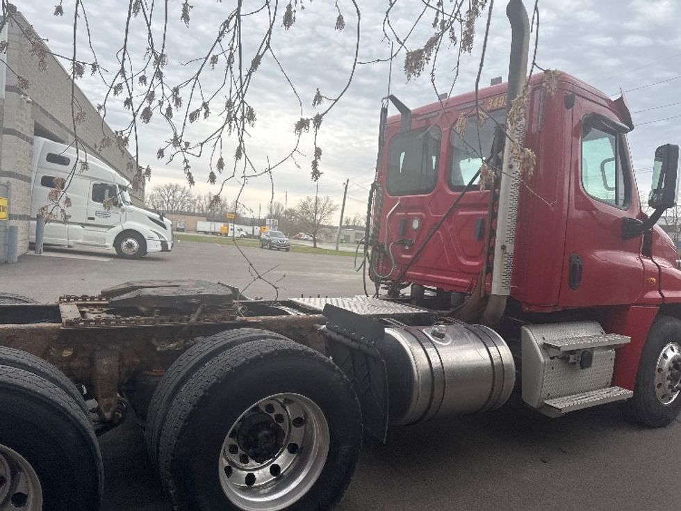Day Cab Tractor-Heavy Duty Tractors-Freightliner-2020-Cascadia 12564ST-Elmira-NY-450,013\n\t\tmiles-$ 48,000 - Image 8