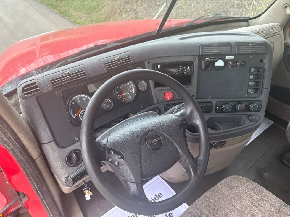 Day Cab Tractor-Heavy Duty Tractors-Freightliner-2020-Cascadia 12564ST-Elmira-NY-450,013\n\t\tmiles-$ 48,000 - Image 9