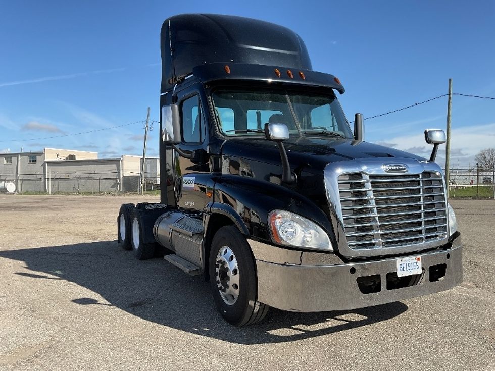 Day Cab Tractor-Heavy Duty Tractors-Freightliner-2020-Cascadia 12564ST-Flint-MI-245,787\n\t\tmiles-$ 43,500 - Image 1