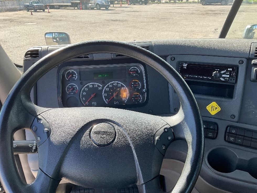 Day Cab Tractor-Heavy Duty Tractors-Freightliner-2020-Cascadia 12564ST-Flint-MI-245,787\n\t\tmiles-$ 43,500 - Image 11