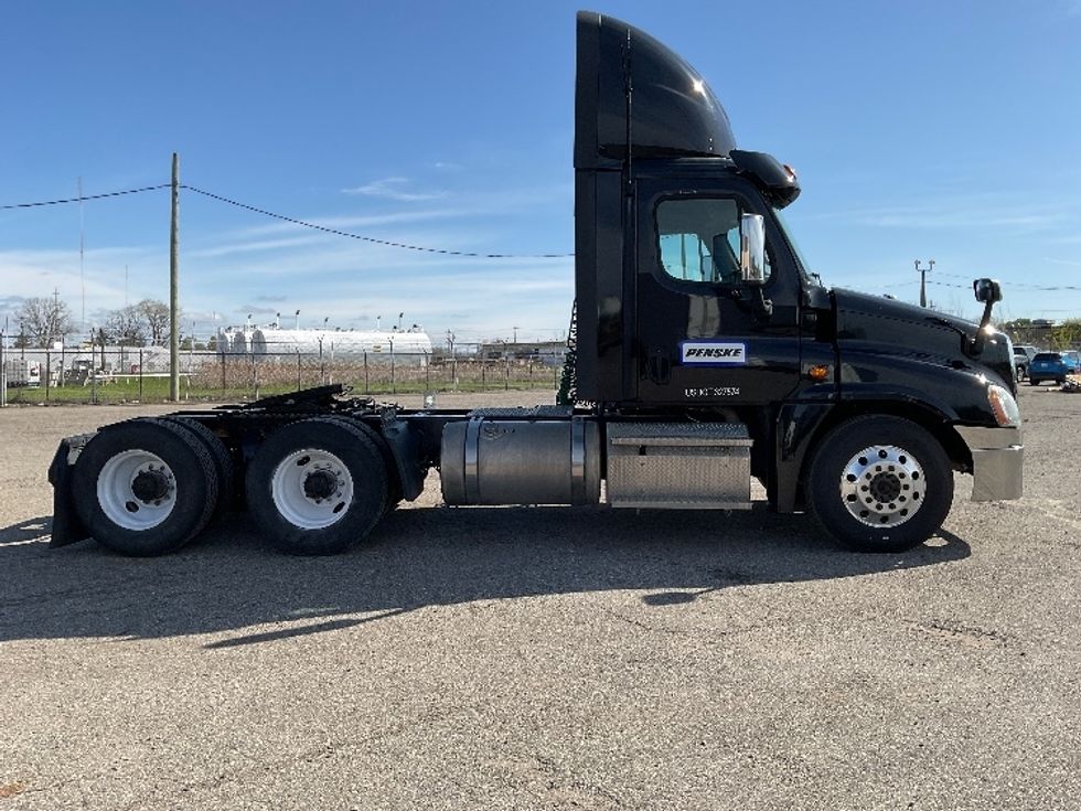Day Cab Tractor-Heavy Duty Tractors-Freightliner-2020-Cascadia 12564ST-Flint-MI-245,787\n\t\tmiles-$ 43,500 - Image 8