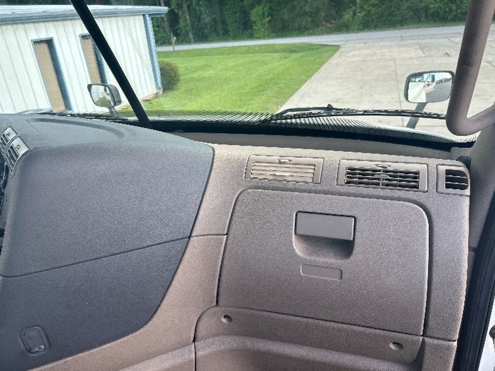 Day Cab Tractor-Heavy Duty Tractors-Freightliner-2020-Cascadia 12564ST-Florence-SC-379,449\n\t\tmiles-$ 46,500 - Image 13