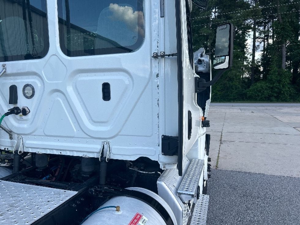 Day Cab Tractor-Heavy Duty Tractors-Freightliner-2020-Cascadia 12564ST-Florence-SC-379,449\n\t\tmiles-$ 46,500 - Image 17