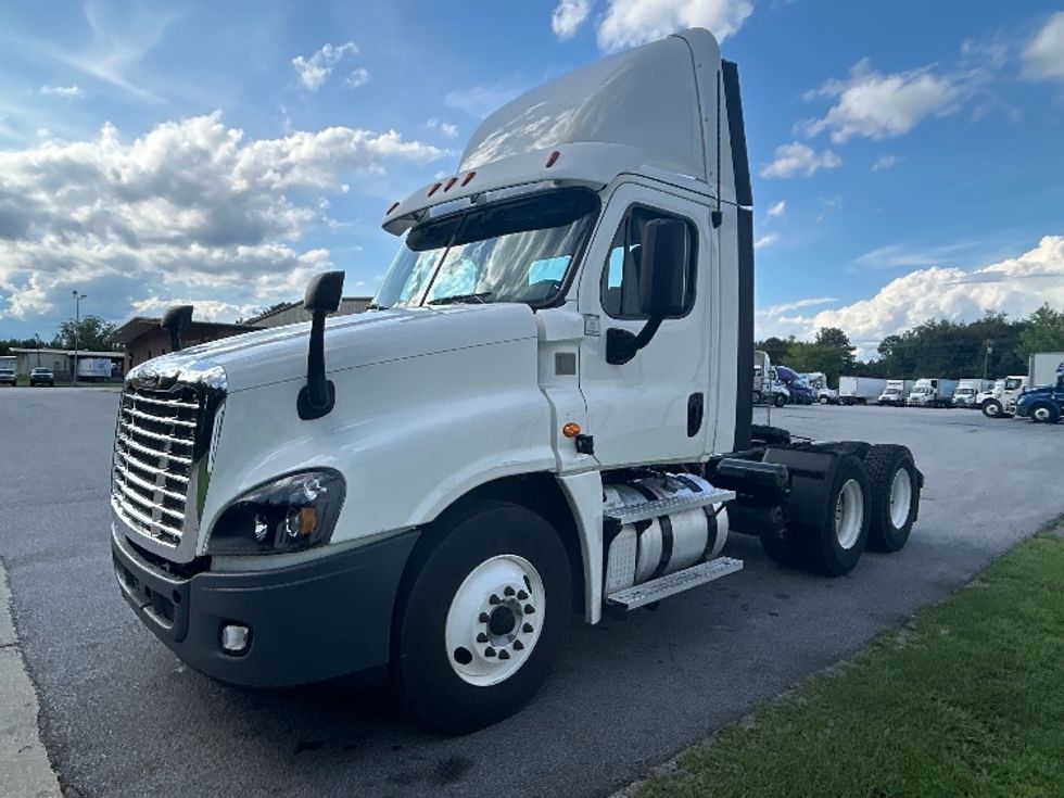 Day Cab Tractor-Heavy Duty Tractors-Freightliner-2020-Cascadia 12564ST-Florence-SC-379,449\n\t\tmiles-$ 46,500 - Image 3