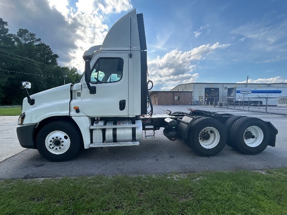 Day Cab Tractor-Heavy Duty Tractors-Freightliner-2020-Cascadia 12564ST-Florence-SC-379,449\n\t\tmiles-$ 46,500 - Image 4
