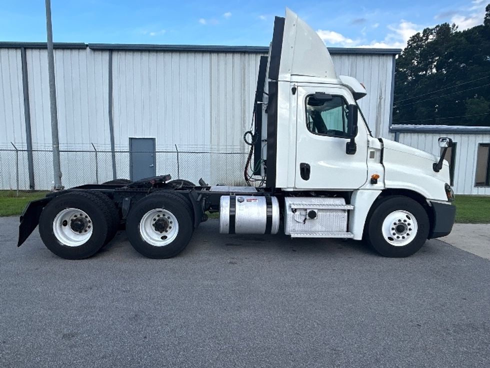 Day Cab Tractor-Heavy Duty Tractors-Freightliner-2020-Cascadia 12564ST-Florence-SC-379,449\n\t\tmiles-$ 46,500 - Image 8