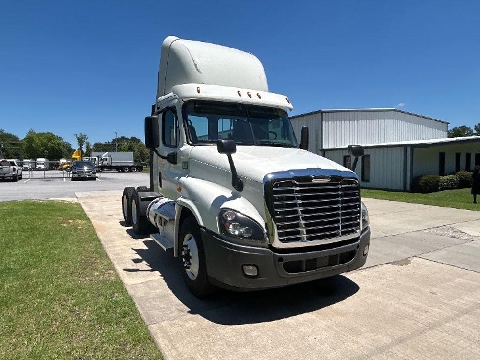Day Cab Tractor-Heavy Duty Tractors-Freightliner-2020-Cascadia 12564ST-Florence-SC-472,774\n\t\tmiles-$ 38,250 - Image 1