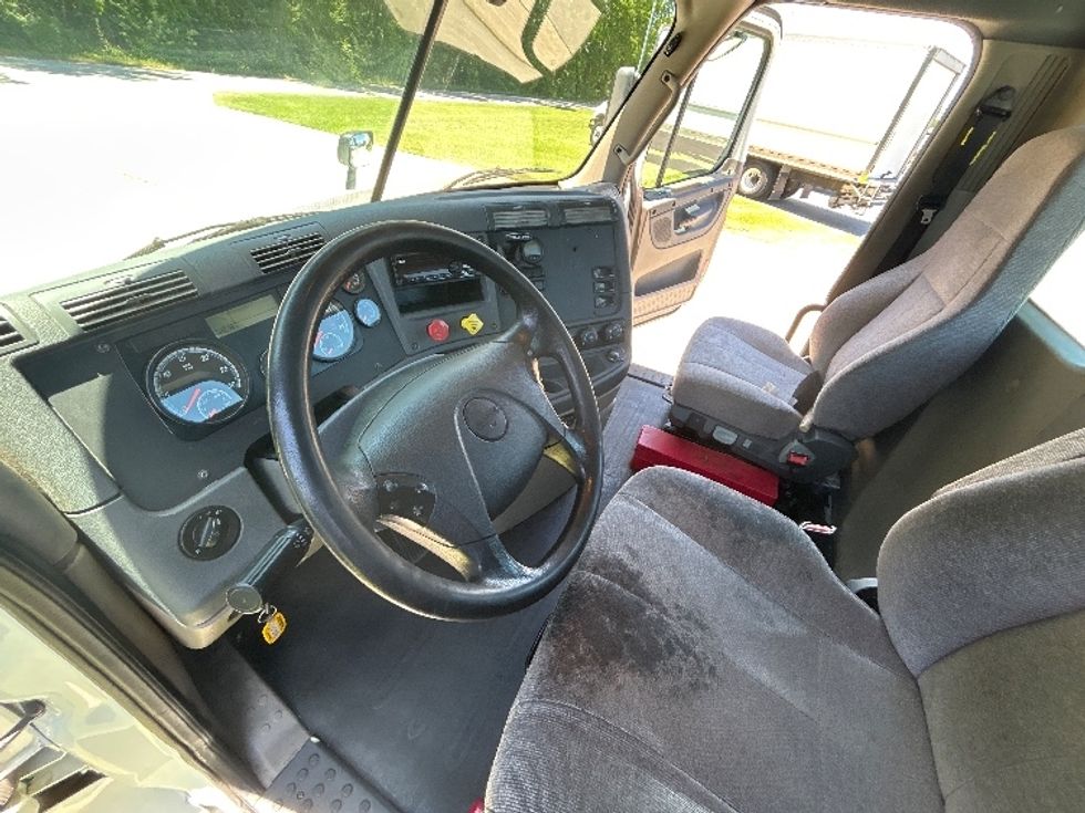 Day Cab Tractor-Heavy Duty Tractors-Freightliner-2020-Cascadia 12564ST-Florence-SC-472,774\n\t\tmiles-$ 38,250 - Image 10